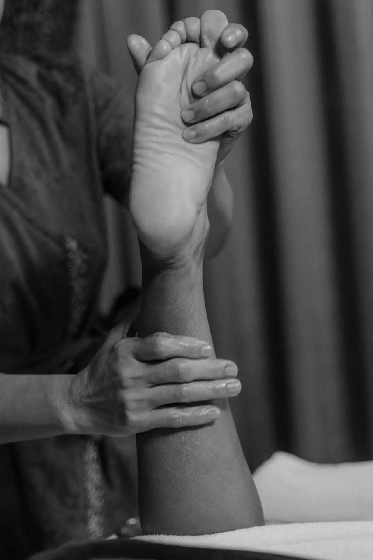 Programma ayurvedico personalizzato per l'artrite con consulto, terapie di purificazione, Abhyanga e Panchakarma per la salute delle articolazioni.